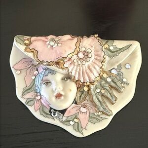 vintage Adagio signed lady face pin/brooch